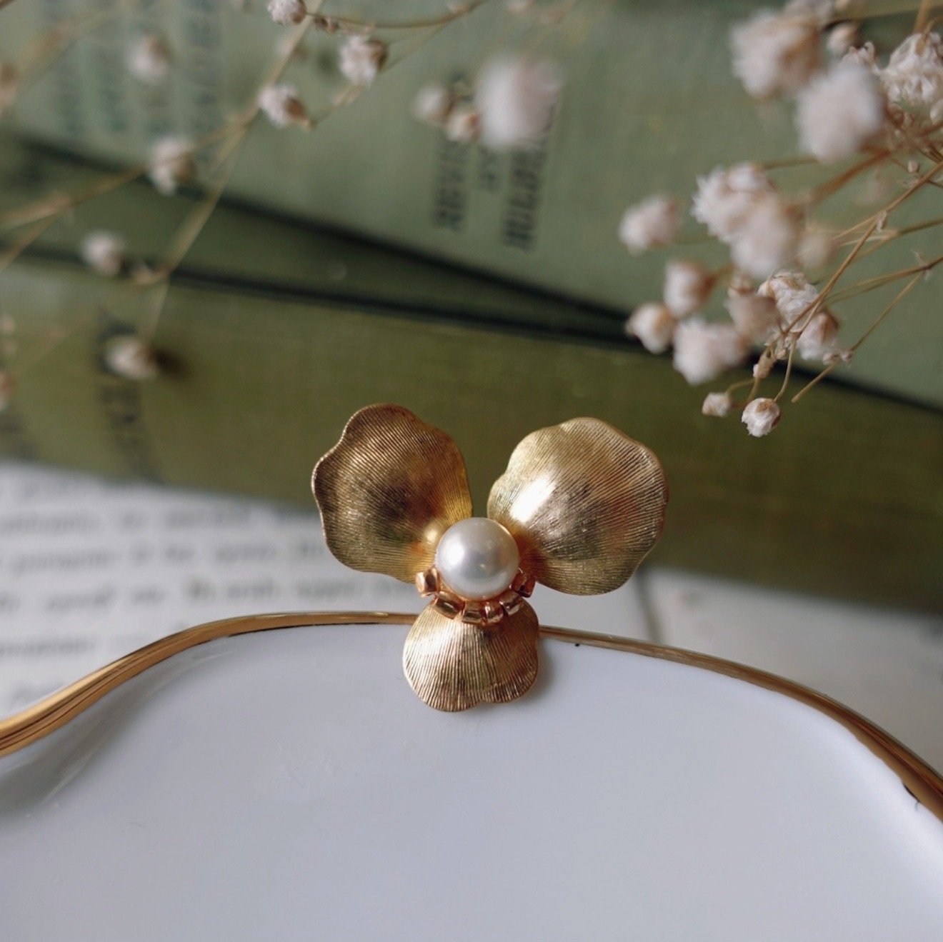 真鍮お花のブローチ  / 国産貝パール  フォーマル